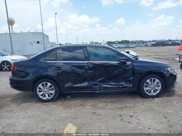 3VWD67AJ8GM388132 Volkswagen 2016