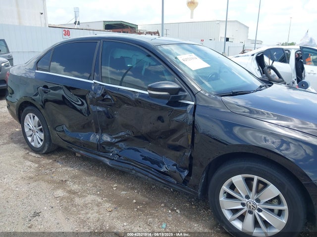 3VWD67AJ8GM388132 Volkswagen 2016