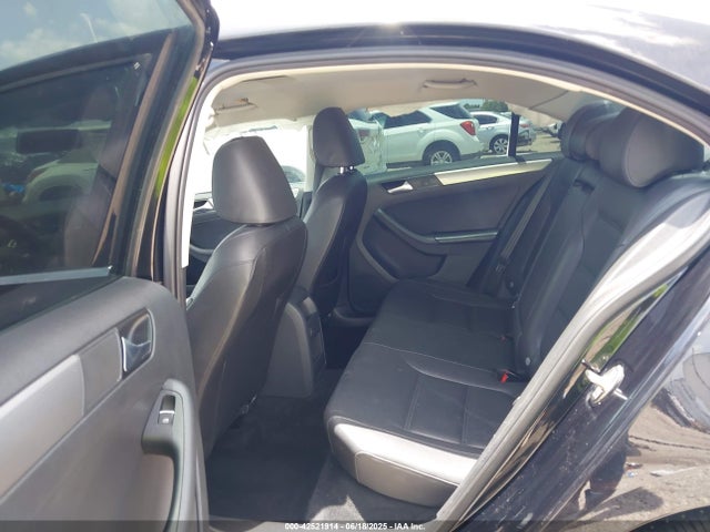 3VWD67AJ8GM388132 Volkswagen 2016
