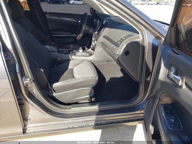 2C3CCAAG8KH655290 Chrysler 300