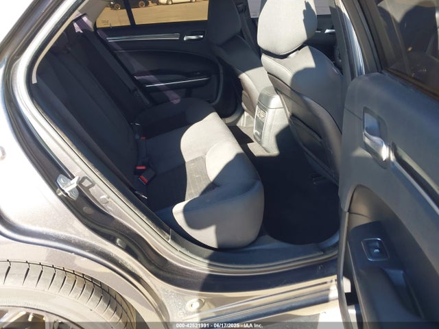 2C3CCAAG8KH655290 Chrysler 300