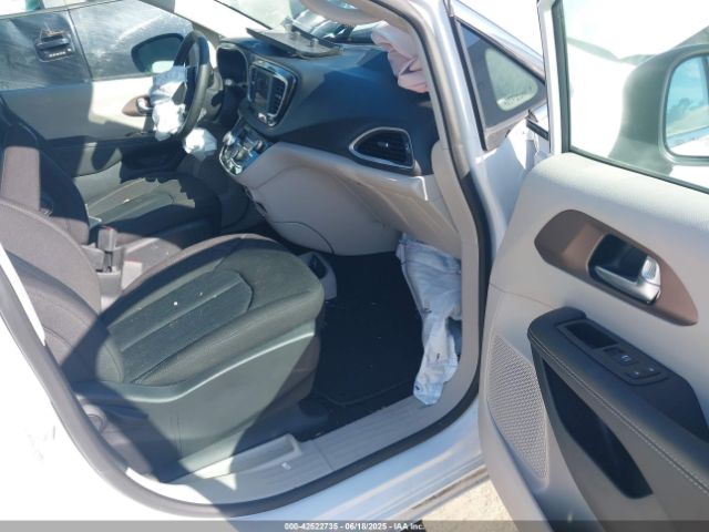 2C4RC1CG8RR106731 Chrysler Voyager