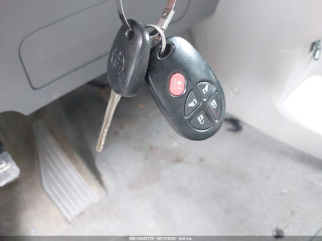 2011 TOYOTA SIENNA 5TDKK3DC8BS161317 Photo 10