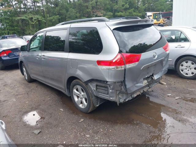 2011 TOYOTA SIENNA 5TDKK3DC8BS161317 Photo 2