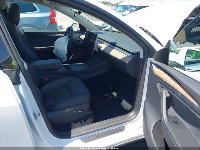 2025 TESLA MODEL Y 7SAYGDED6SA369726 Photo 4