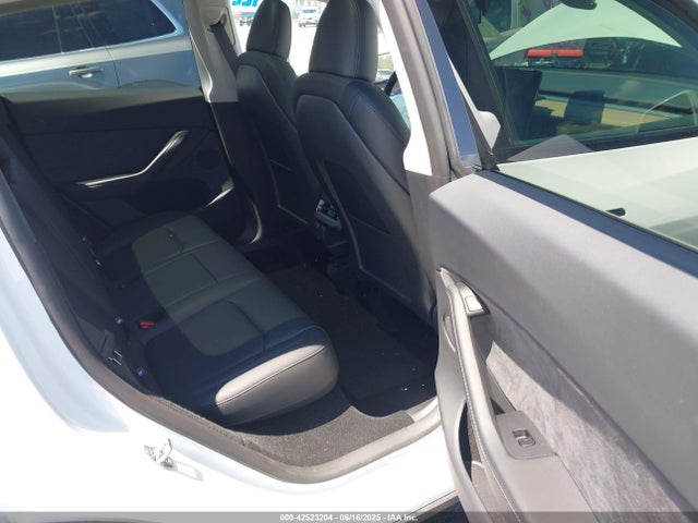 2025 TESLA MODEL Y 7SAYGDED6SA369726 Photo 7