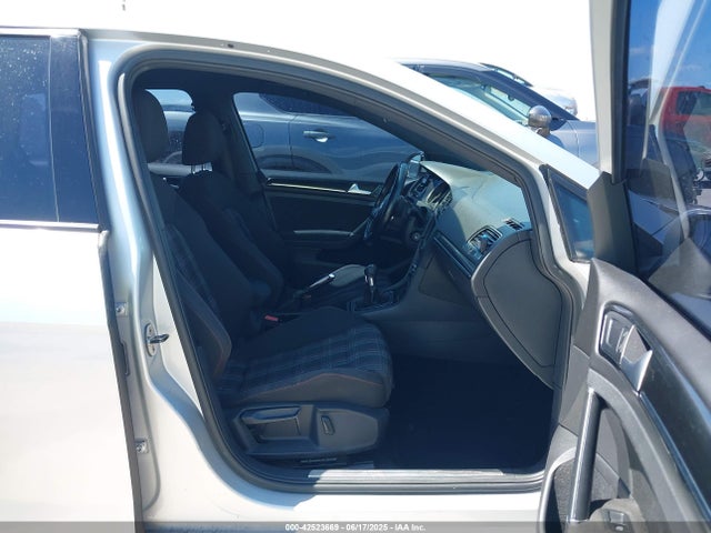 3VW5T7AU5GM036066 Volkswagen 2016