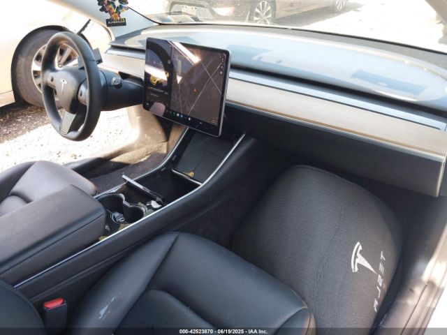 5YJ3E1EA7LF747106 Tesla MODEL 3