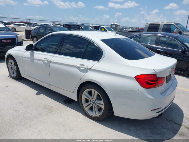 WBA8B9C3XHK885408 BMW 330I