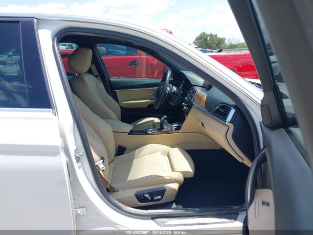 WBA8B9C3XHK885408 BMW 330I