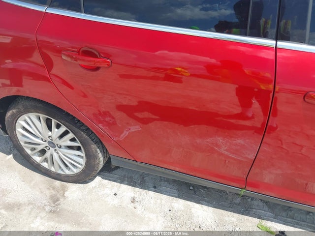 42524088 :رقم المزاد ، 1FADP3J23JL295888 vin ، 2018 Ford Focus Titanium مزاد بيع