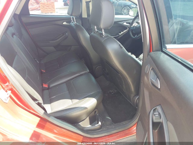 42524088 :رقم المزاد ، 1FADP3J23JL295888 vin ، 2018 Ford Focus Titanium مزاد بيع