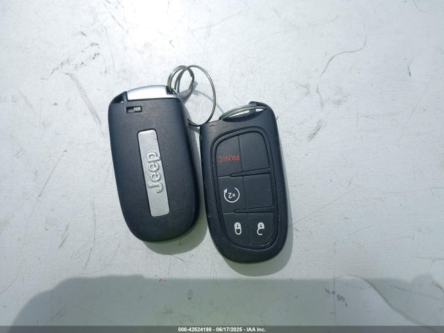 1C4PJMDBXEW108824 Jeep Cherokee