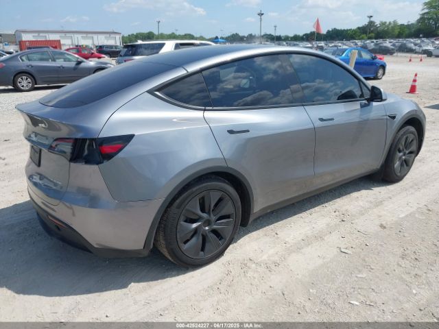 2025 TESLA MODEL Y 7SAYGDEE8SF224733 Photo 3