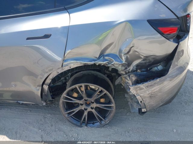 2025 TESLA MODEL Y 7SAYGDEE8SF224733 Photo 5