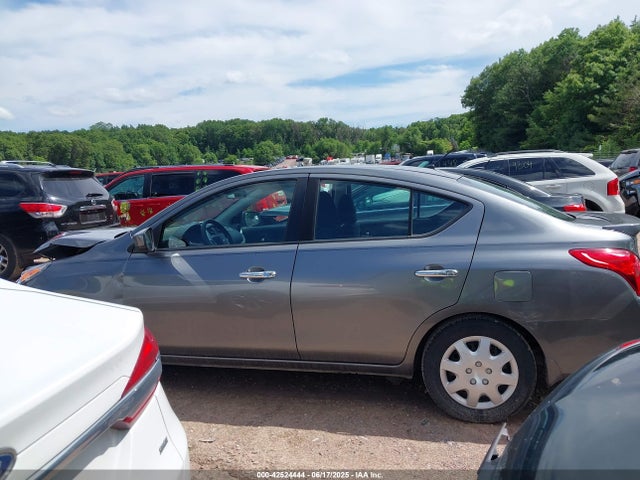 3N1CN7AP7HL812402 Nissan 2017