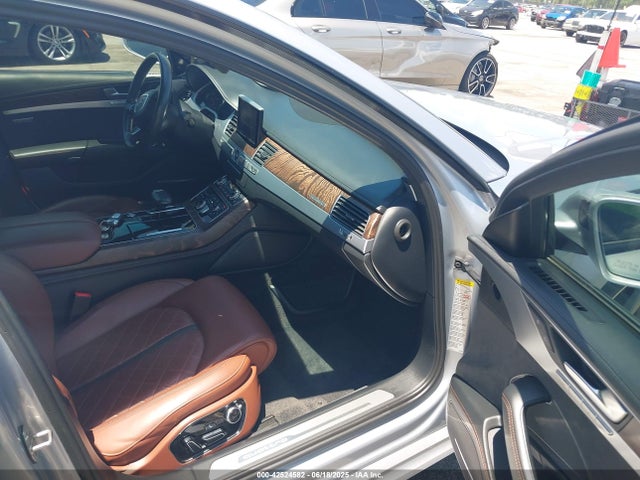 2017 AUDI A8 L WAU43AFD8HN005452 Photo 4