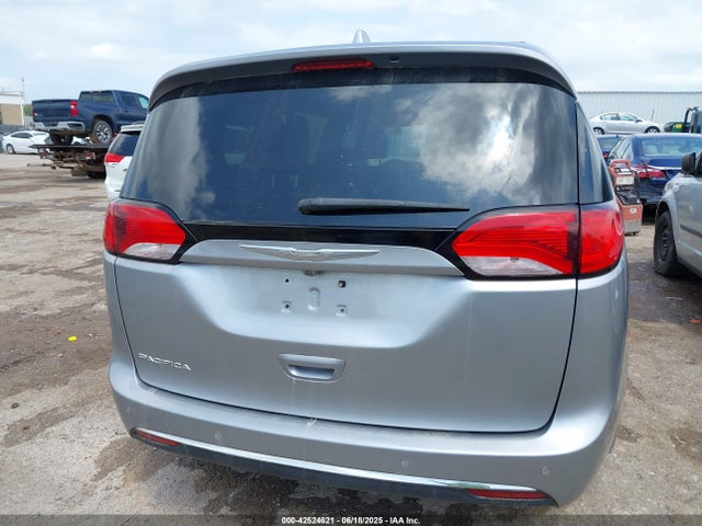 Продаж на аукціоні авто 2017 Chrysler Pacifica Touring-l, vin: 2C4RC1BG1HR551439, номер лоту: 42524621