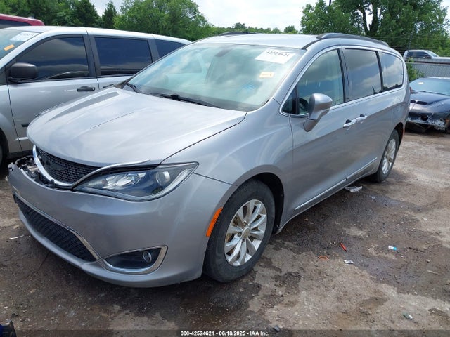 2017 Chrysler Pacifica Touring-l მანქანა იყიდება აუქციონზე, vin: 2C4RC1BG1HR551439, აუქციონის ნომერი: 42524621