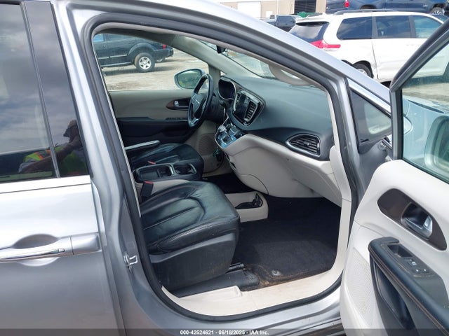 2017 Chrysler Pacifica Touring-l მანქანა იყიდება აუქციონზე, vin: 2C4RC1BG1HR551439, აუქციონის ნომერი: 42524621