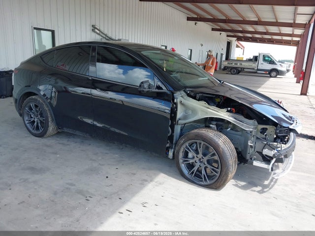 2024 TESLA MODEL Y 7SAYGAEE1RF151875 Photo 0
