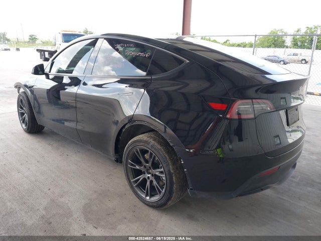 2024 TESLA MODEL Y 7SAYGAEE1RF151875 Photo 2