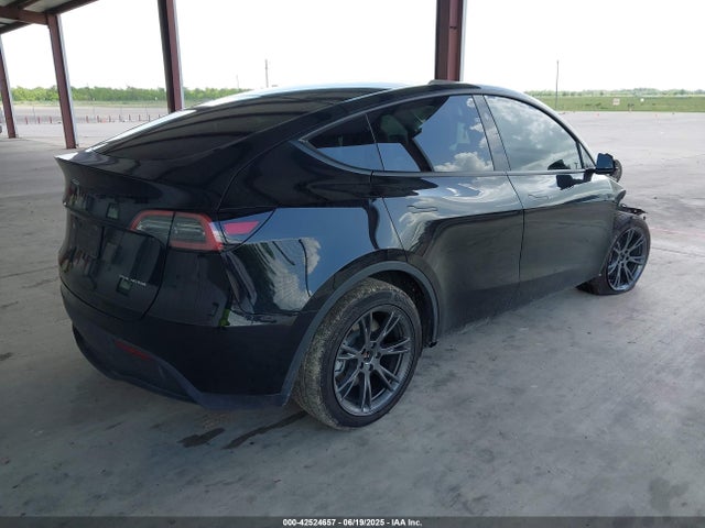 2024 TESLA MODEL Y 7SAYGAEE1RF151875 Photo 3
