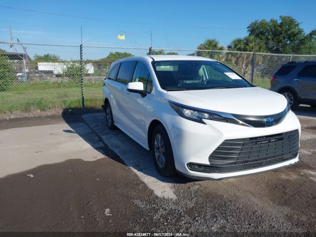 2022 TOYOTA SIENNA 5TDKRKEC5NS108129