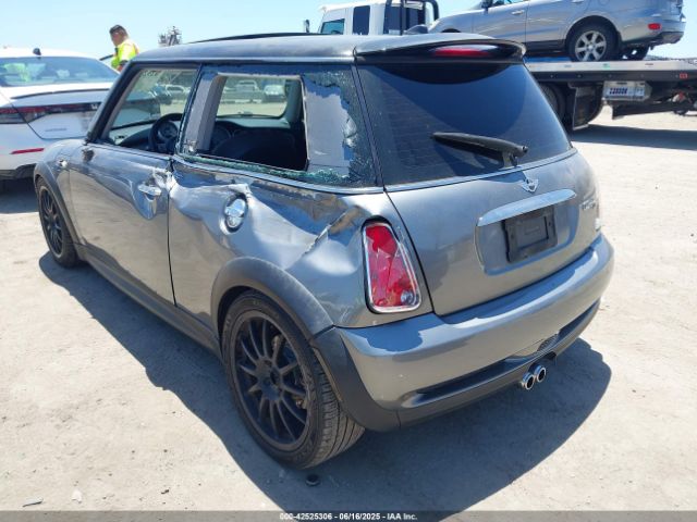 2006 MINI COOPER S WMWRE33536TL22511 Photo 2
