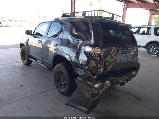 2021 TOYOTA 4RUNNER JTENU5JR3M5886047 Photo 2
