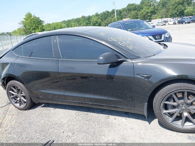 5YJ3E1EB3NF106675 Tesla 2022