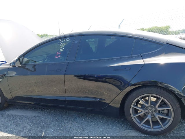 5YJ3E1EB3NF106675 Tesla 2022