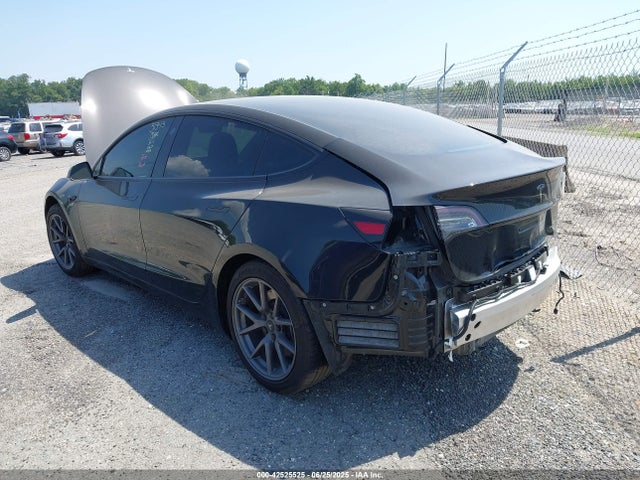 5YJ3E1EB3NF106675 Tesla 2022