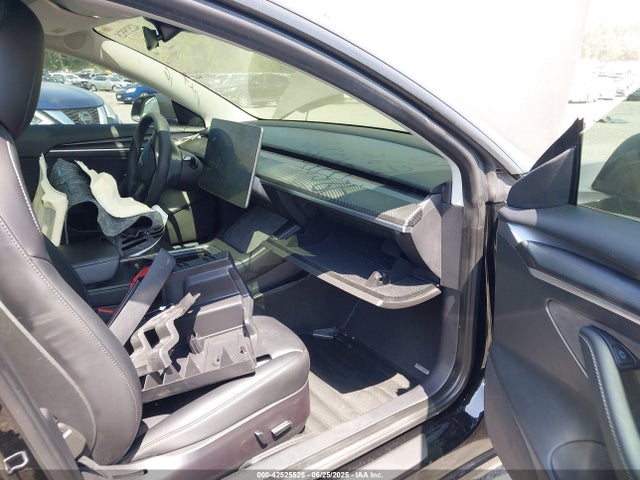 5YJ3E1EB3NF106675 Tesla 2022