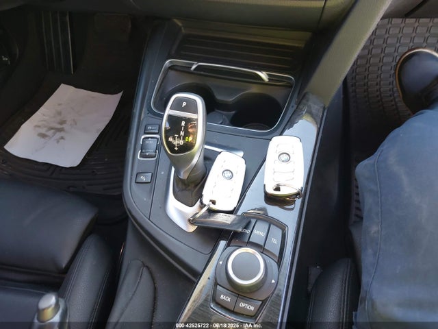 WBA8B9G32HNU56014 BMW 2017