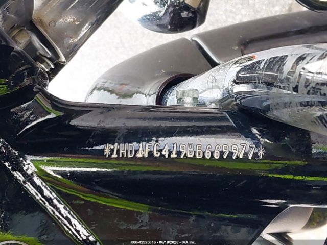 2011 HARLEY-DAVIDSON FLHTCU 1HD1FC419BB669977 Photo 9