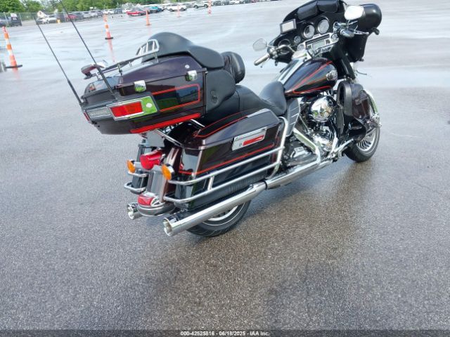 2011 HARLEY-DAVIDSON FLHTCU 1HD1FC419BB669977 Photo 2