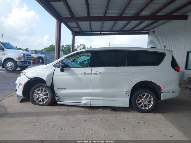 2C4RC1BG1RR120665 Chrysler 2024
