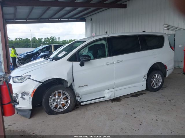 2024 CHRYSLER PACIFICA 2C4RC1BG1RR120665 Photo 1