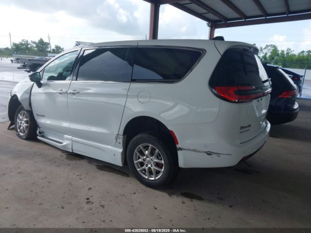 2024 CHRYSLER PACIFICA 2C4RC1BG1RR120665 Photo 2
