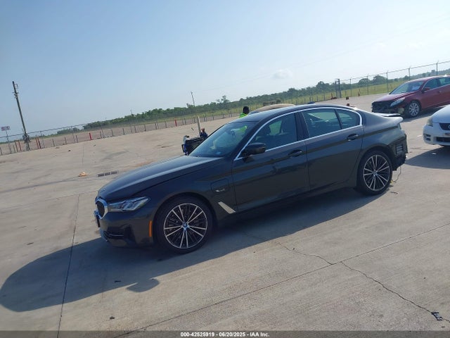 BMW 530e 2022 WBA13AG02NCH64896 Image 2