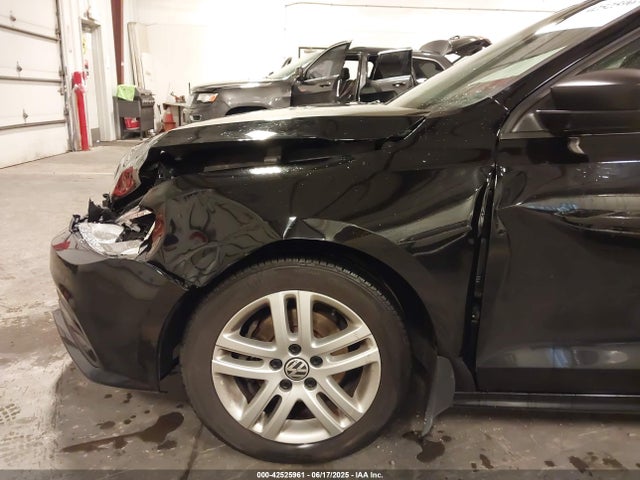 3VW2K7AJ4FM243087 Volkswagen 2015