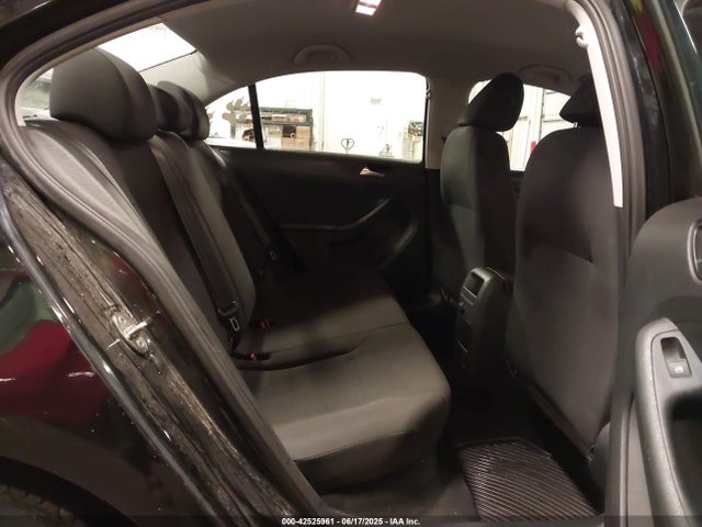 3VW2K7AJ4FM243087 Volkswagen 2015