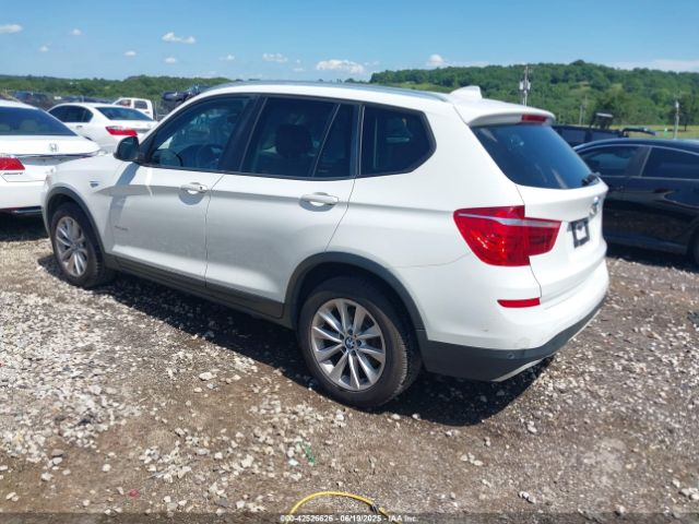 2016 BMW X3 5UXWX9C57G0D67829 Photo 2