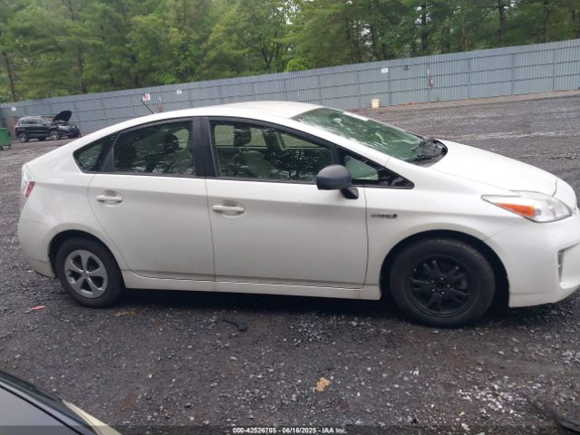 JTDKN3DU5E1764274 Toyota Prius Three