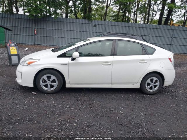JTDKN3DU5E1764274 Toyota Prius Three