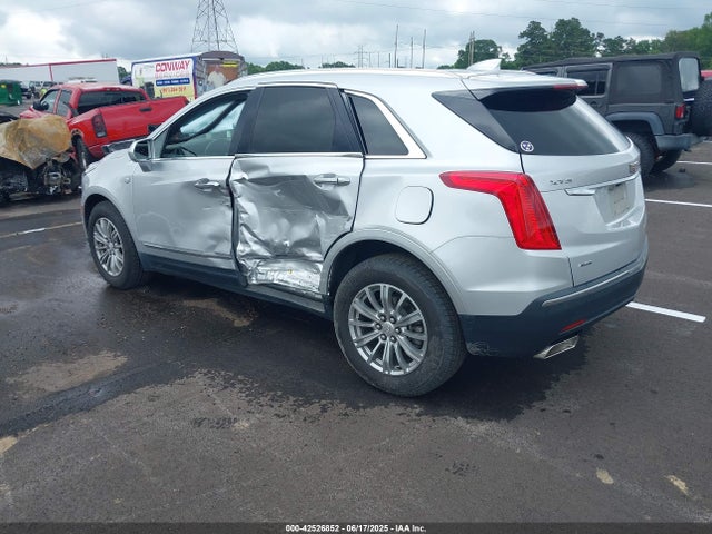 2017 CADILLAC XT5 1GYKNDRS8HZ256703 Photo 2