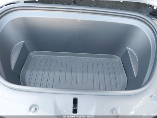 2025 TESLA MODEL Y 7SAYGDEF9SF305944 Photo 9