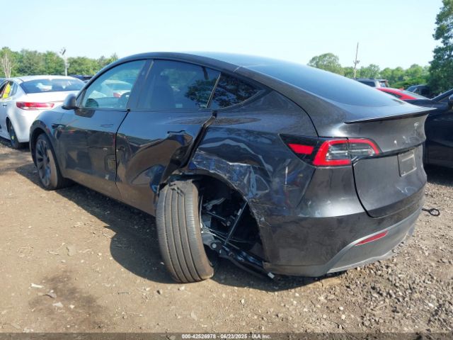 2025 TESLA MODEL Y 7SAYGDEF9SF305944 Photo 2