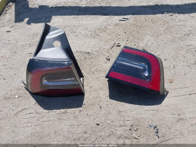 5YJYGDEE3MF275766 Tesla 2021